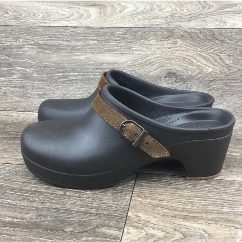 Crocs Sarah Clog Espresso Belted Suede Buckle
Chunky Mule Women's Western Size 8